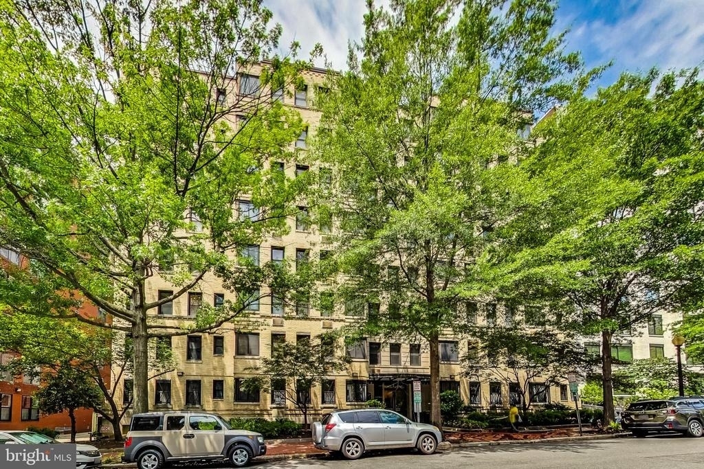 1010 25th Street Nw - Photo 0