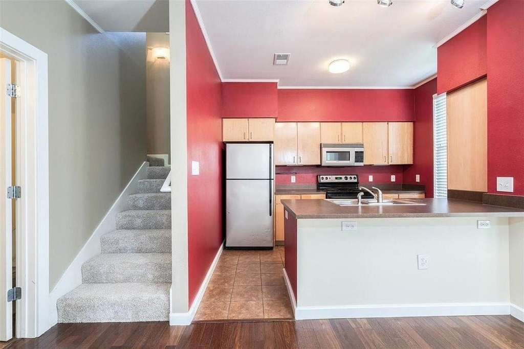 1201 Grove Blvd - Photo 5