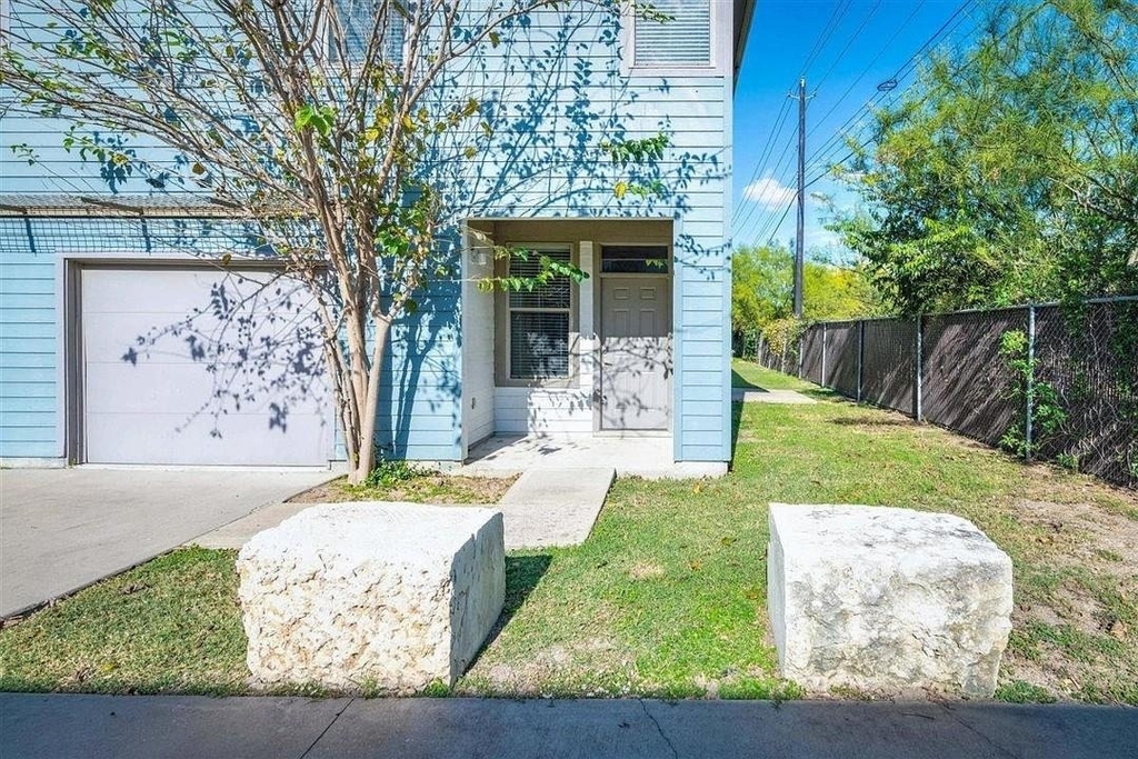 1201 Grove Blvd - Photo 23