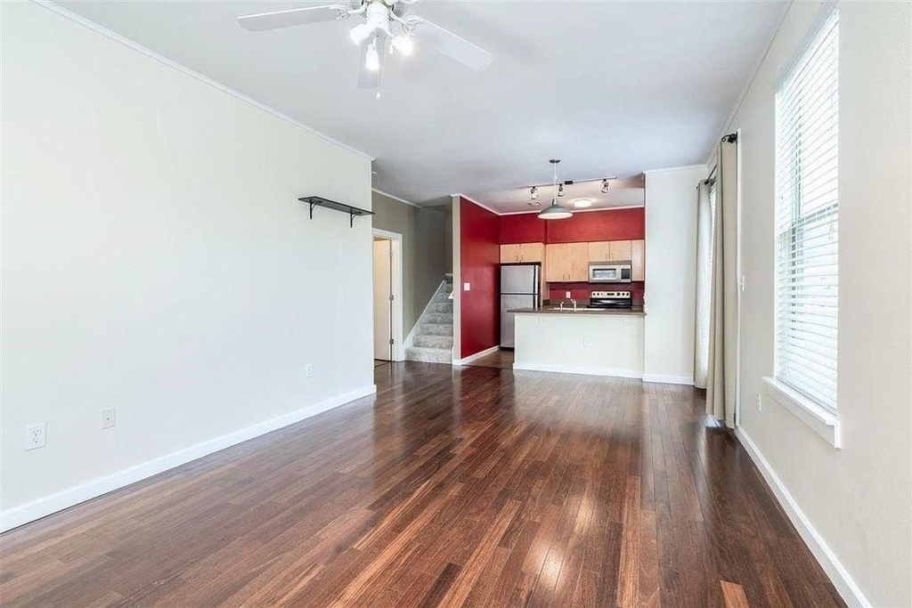1201 Grove Blvd - Photo 3