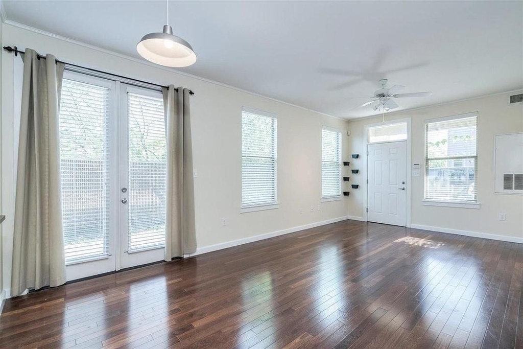 1201 Grove Blvd - Photo 2