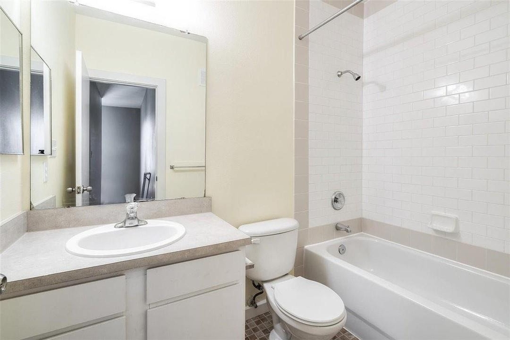 1201 Grove Blvd - Photo 8