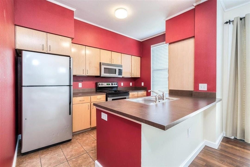 1201 Grove Blvd - Photo 4