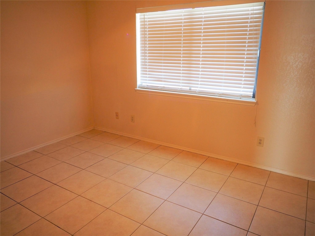 1403 Hermitage Dr - Photo 9