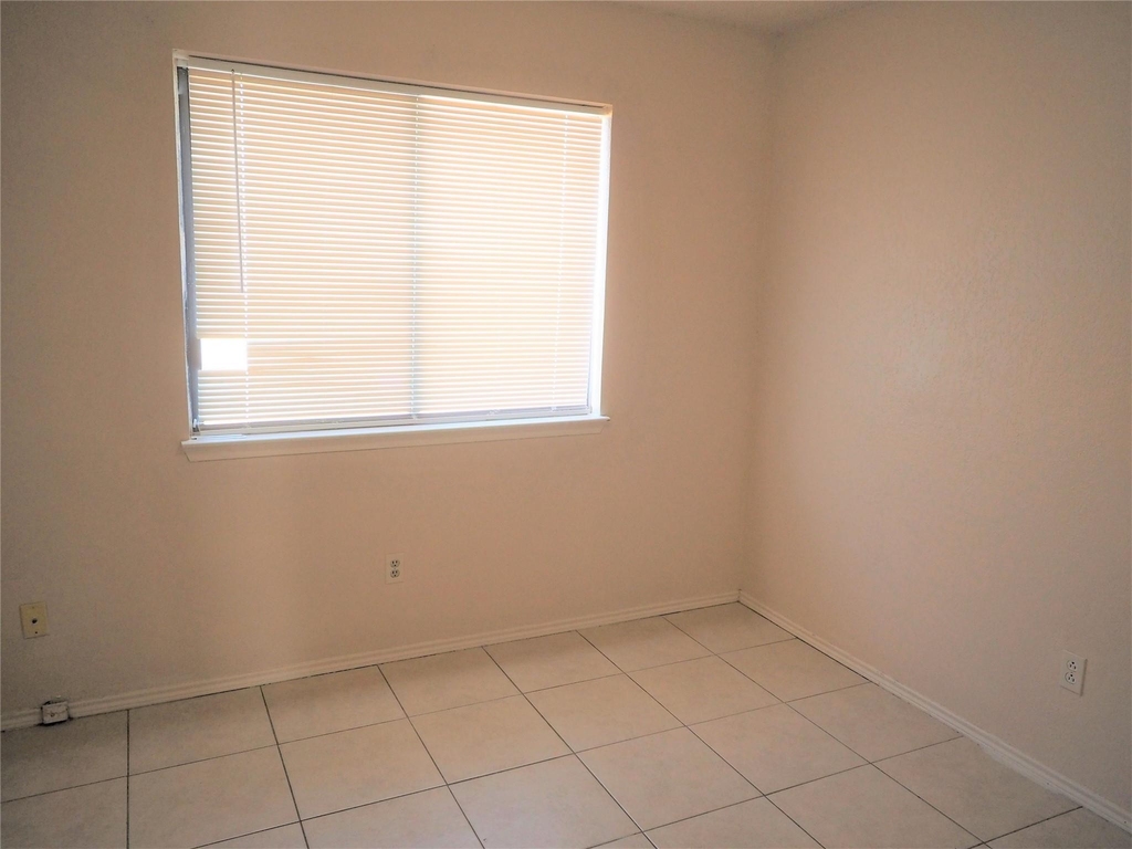 1403 Hermitage Dr - Photo 14