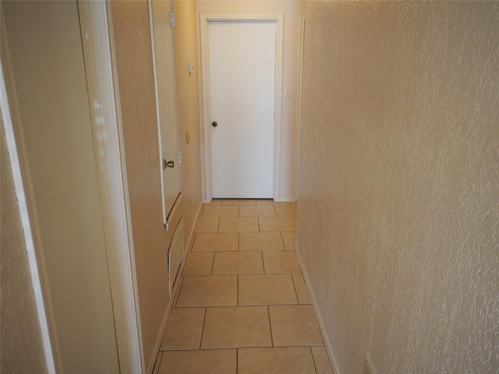 1403 Hermitage Dr - Photo 8