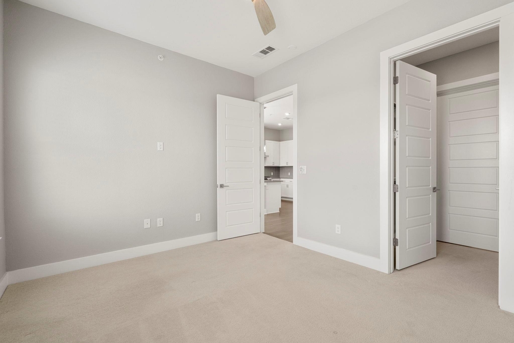 4501 Jackson Ave - Photo 14