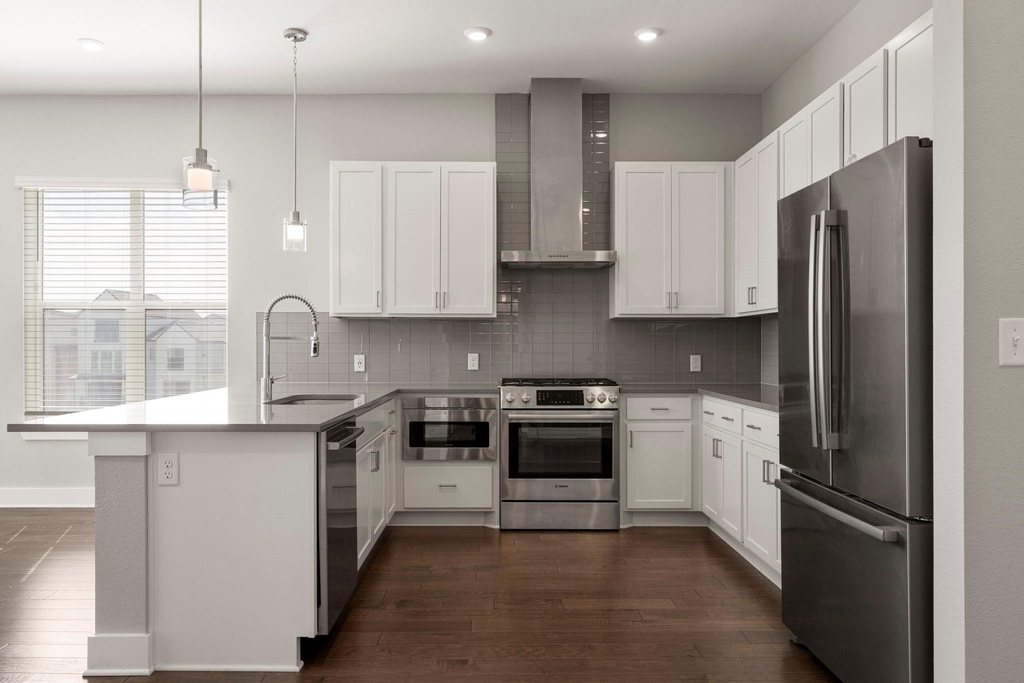 4501 Jackson Ave - Photo 6