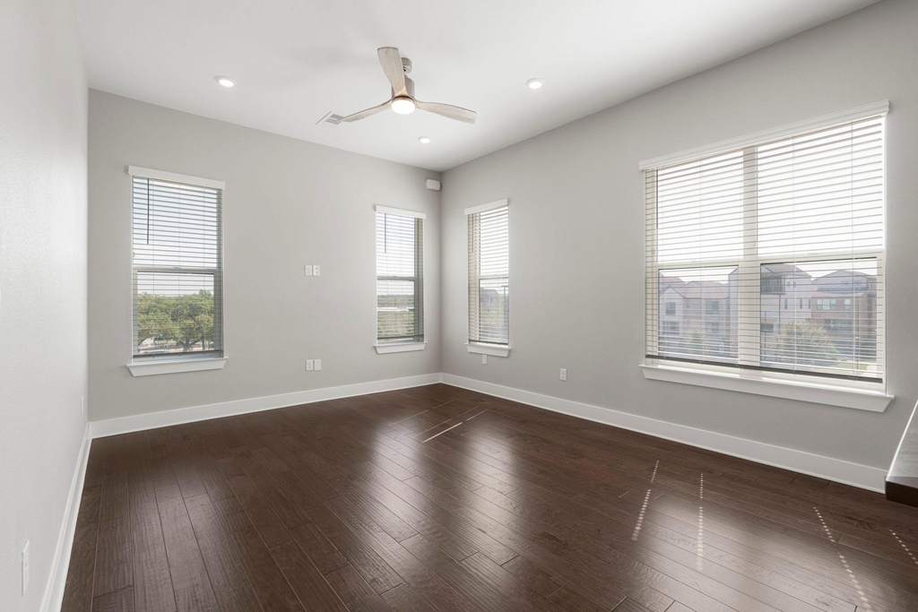 4501 Jackson Ave - Photo 9