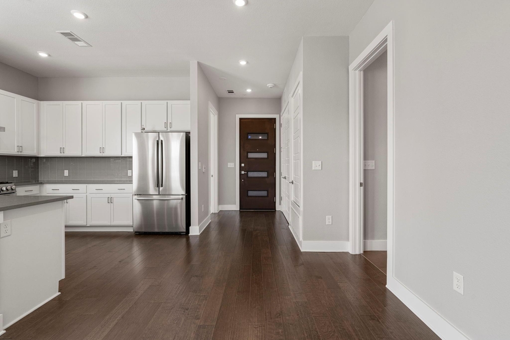 4501 Jackson Ave - Photo 4