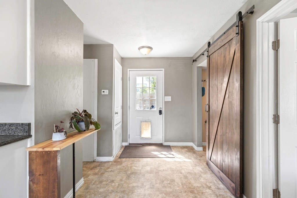 11004 Elm St - Photo 8