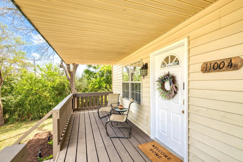 11004 Elm St - Photo 1