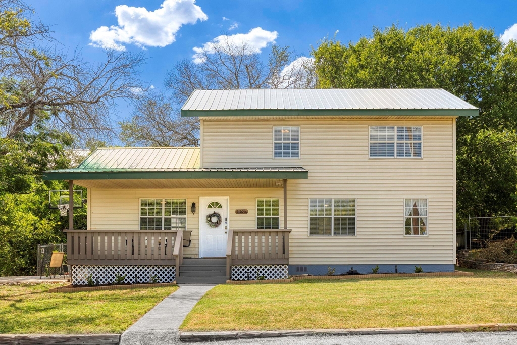 11004 Elm St - Photo 0