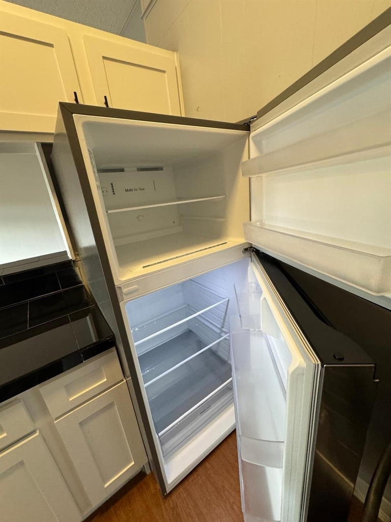 608 W 51st St - Photo 2