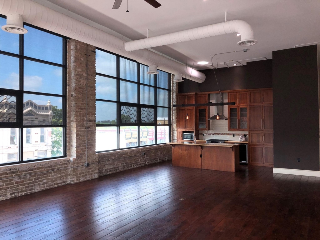 110 W 2nd St - Photo 2