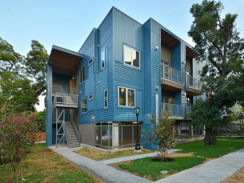 2822 Rio Grande St - Photo 2