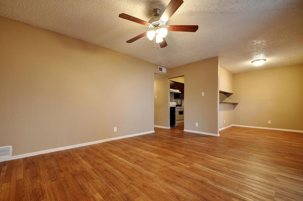 2414 Ventura Dr - Photo 5