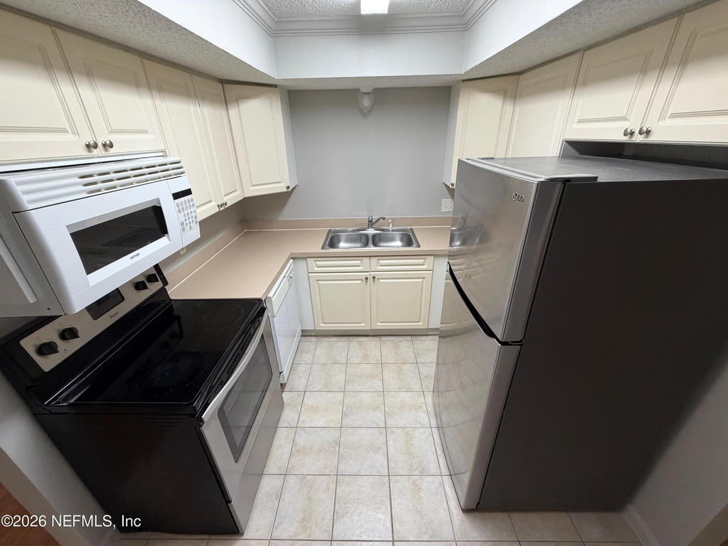 3864 La Mirada Drive - Photo 6