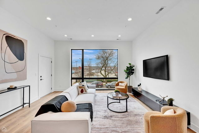 1615 W 13 Street - Photo 1