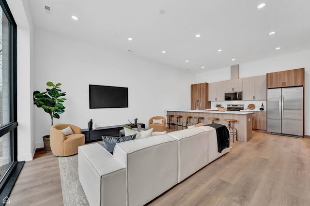 1615 W 13 Street - Photo 2