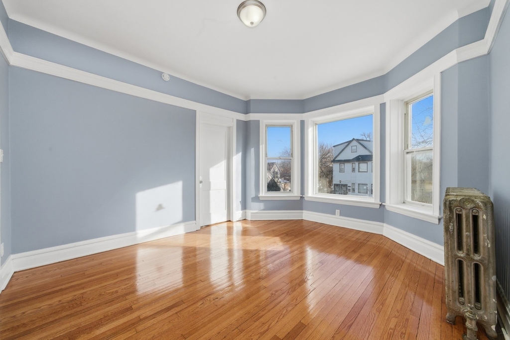 7442 S Langley Avenue - Photo 3