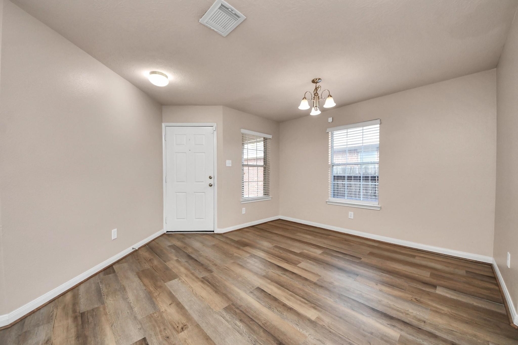 1818 Fergus Park Court - Photo 12