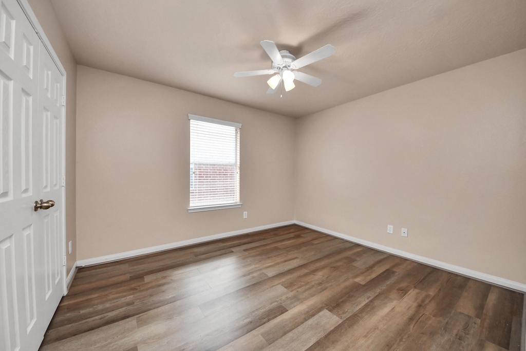 1818 Fergus Park Court - Photo 15