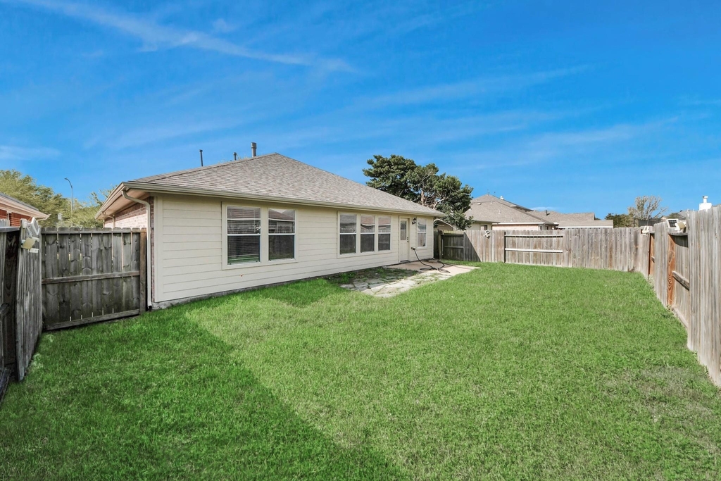 1818 Fergus Park Court - Photo 7