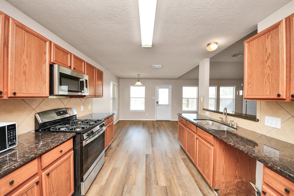 1818 Fergus Park Court - Photo 18