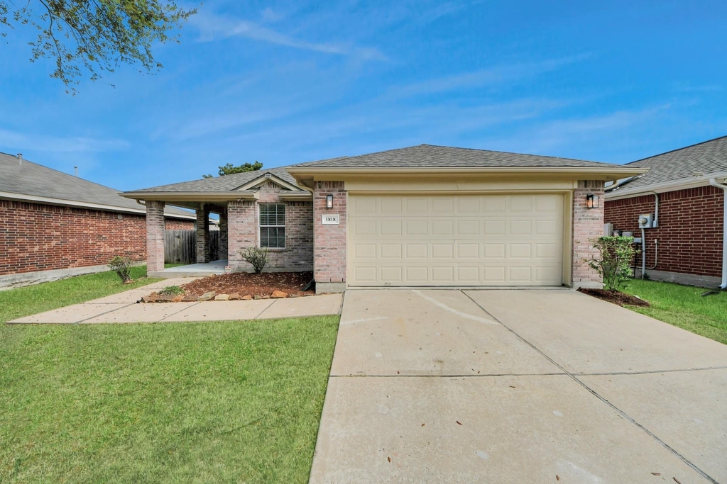 1818 Fergus Park Court - Photo 0