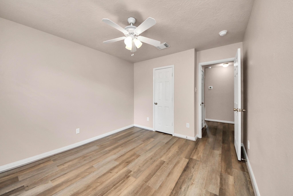 1818 Fergus Park Court - Photo 13