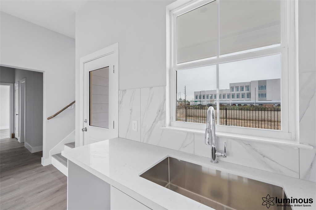 6702 Metro Boulevard - Photo 6