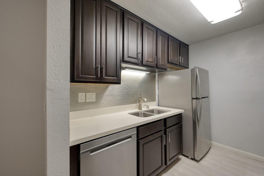 1860 White Oak Drive - Photo 12