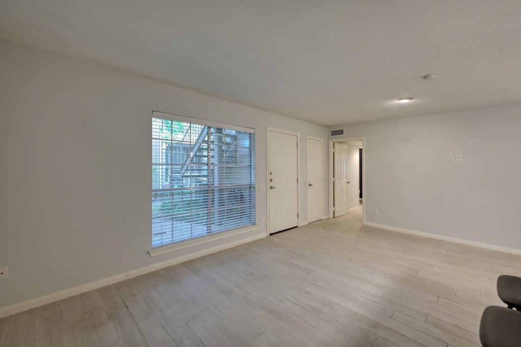 1860 White Oak Drive - Photo 8