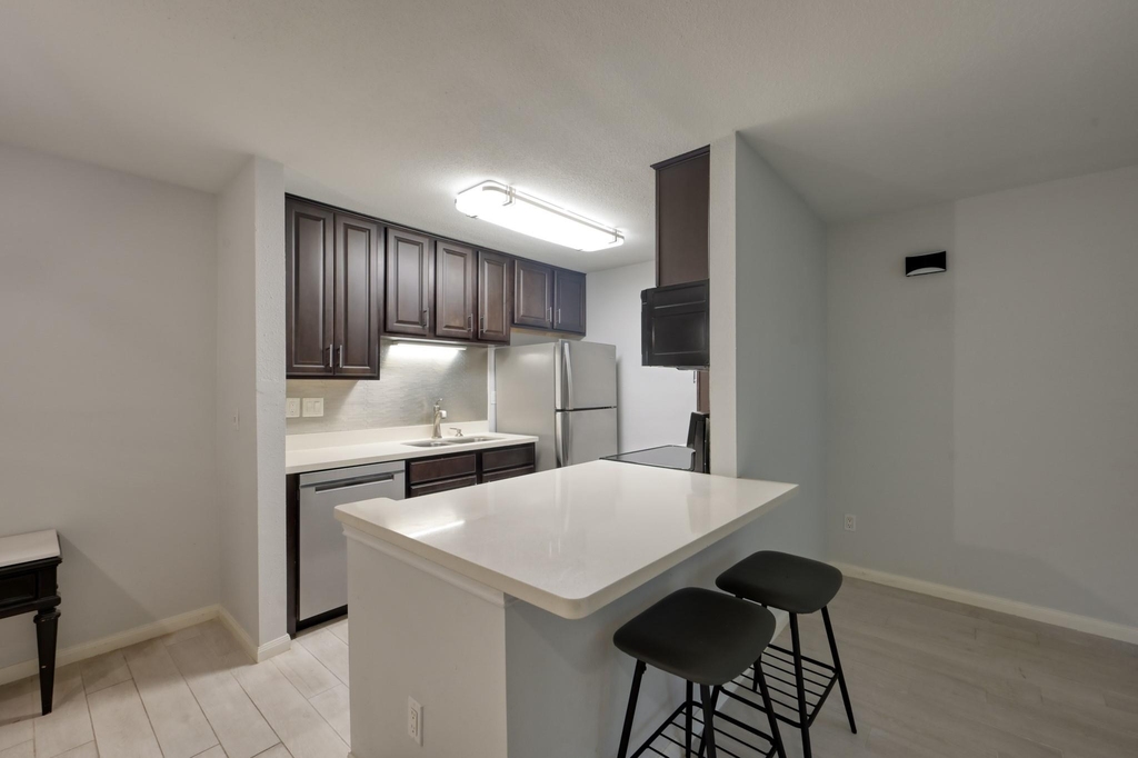 1860 White Oak Drive - Photo 9