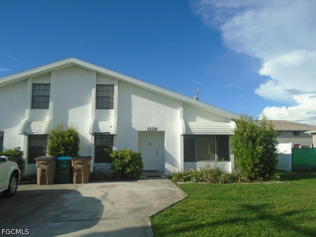 1228 Sw Trafalgar Parkway - Photo 0