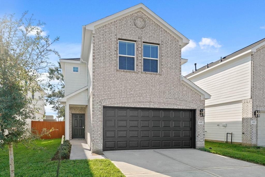 835 Red Oakland Drive - Photo 0