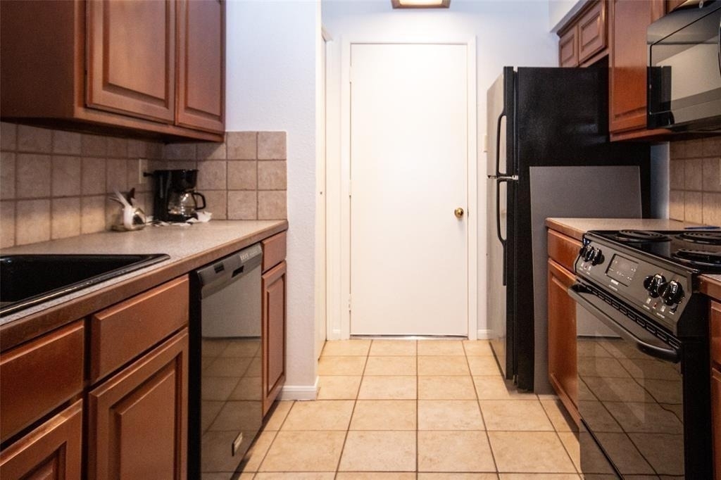 2425 Holly Hall Street - Photo 4
