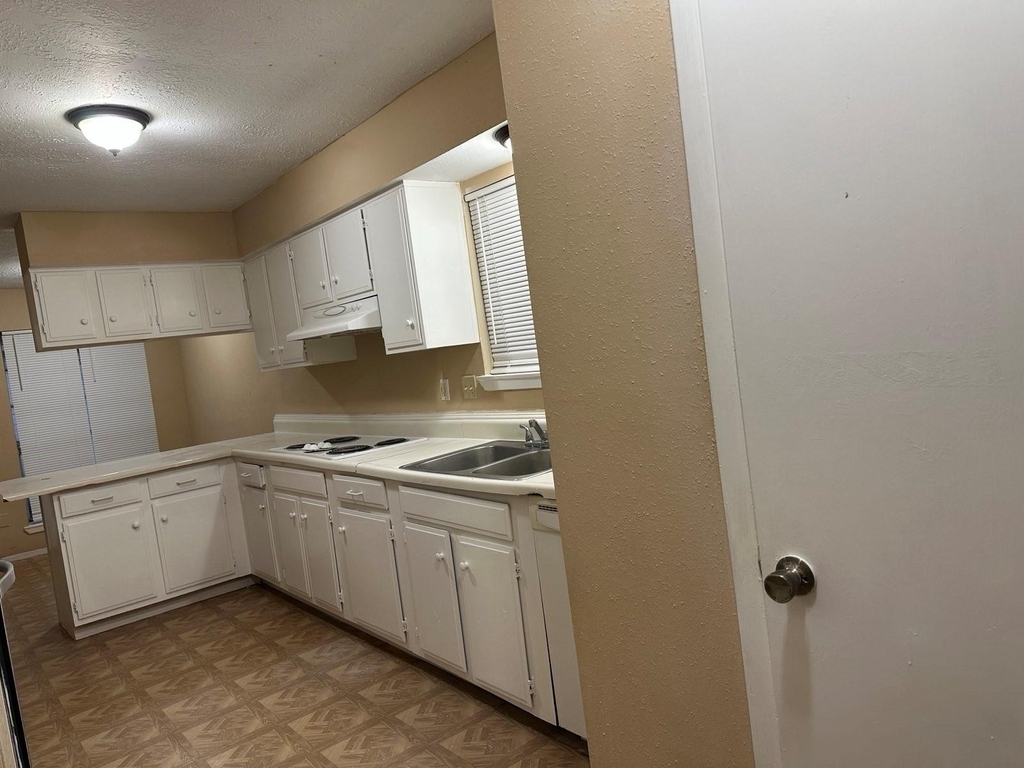 722 Stephanie Drive - Photo 5