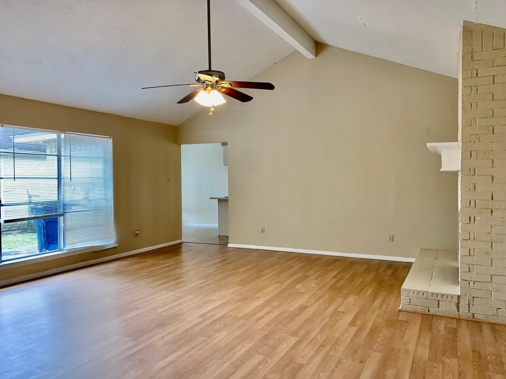722 Stephanie Drive - Photo 4