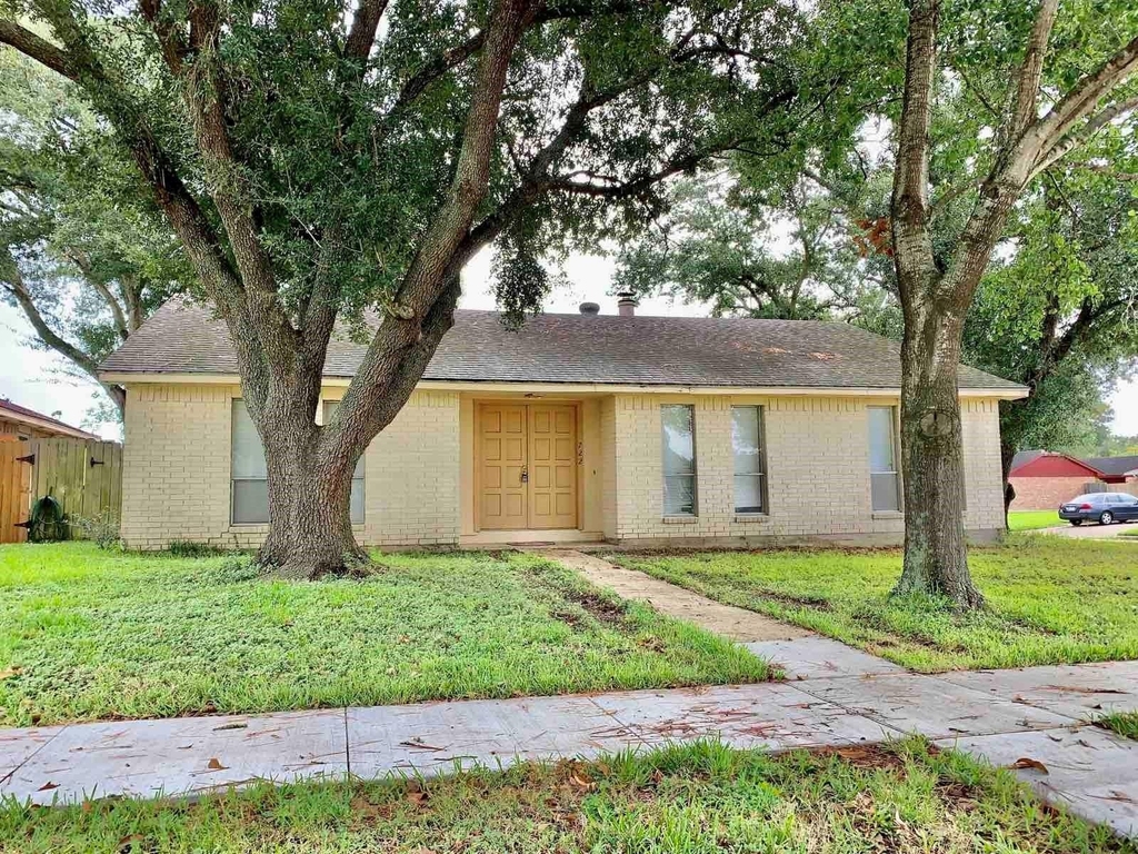 722 Stephanie Drive - Photo 1