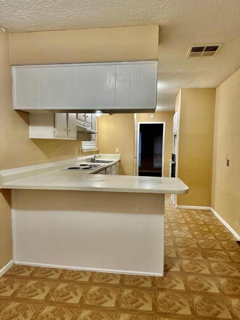 722 Stephanie Drive - Photo 2