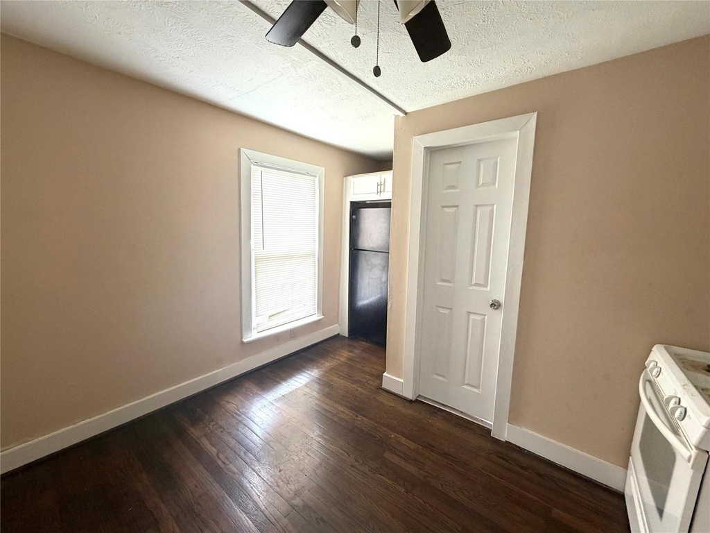 7018 Avenue F - Photo 4