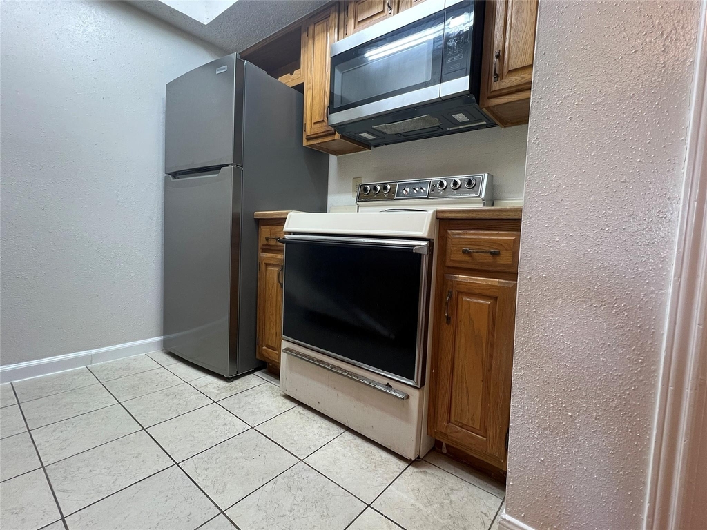 2826 S Bartell Drive - Photo 2