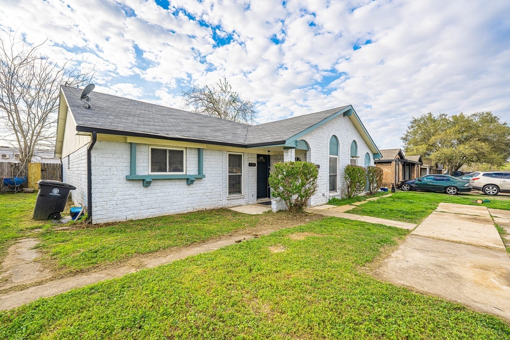 8124 Beech Cove Lane - Photo 1