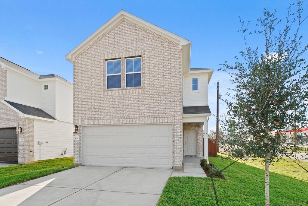 839 Red Oakland Drive - Photo 0