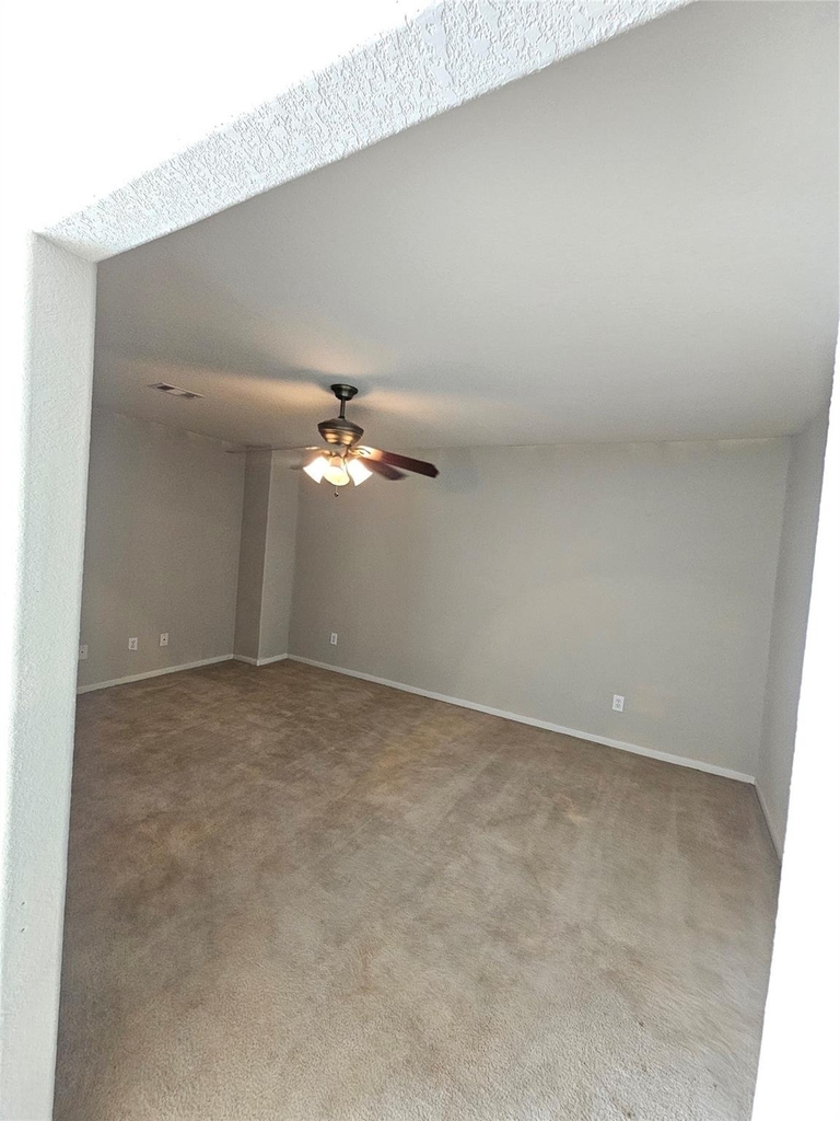 11015 Walkup Way - Photo 15