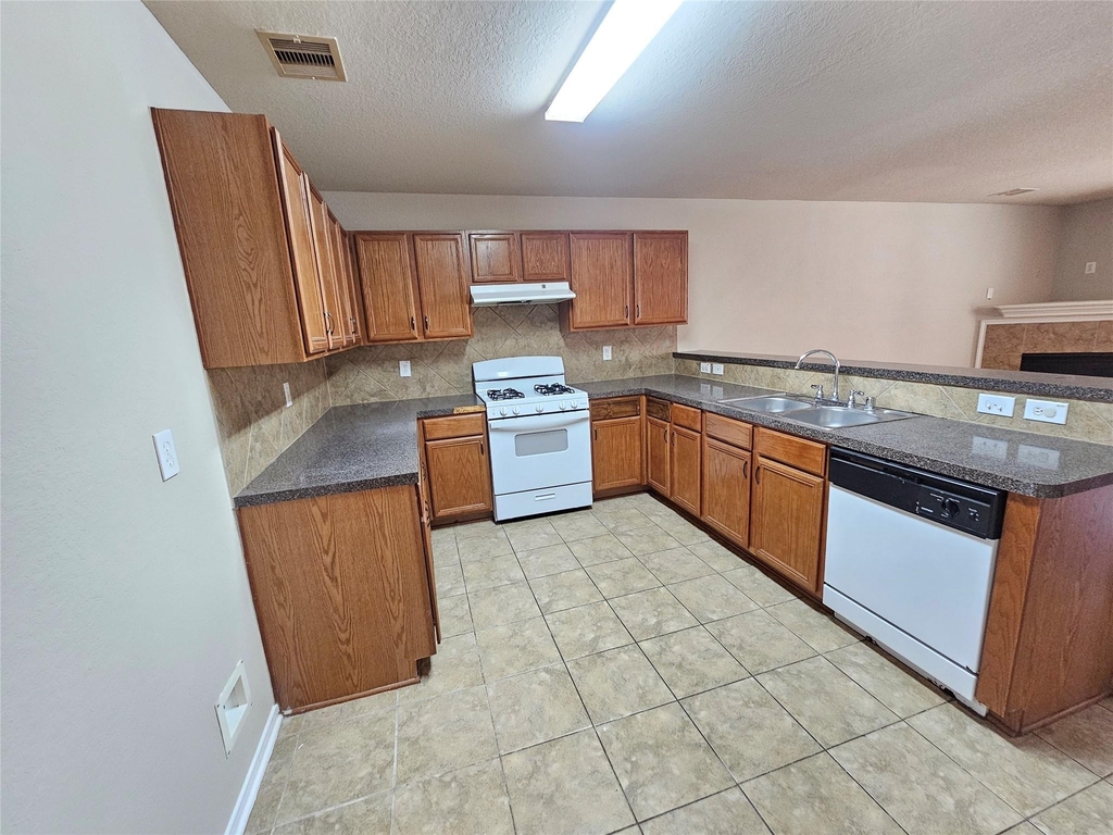 11015 Walkup Way - Photo 5