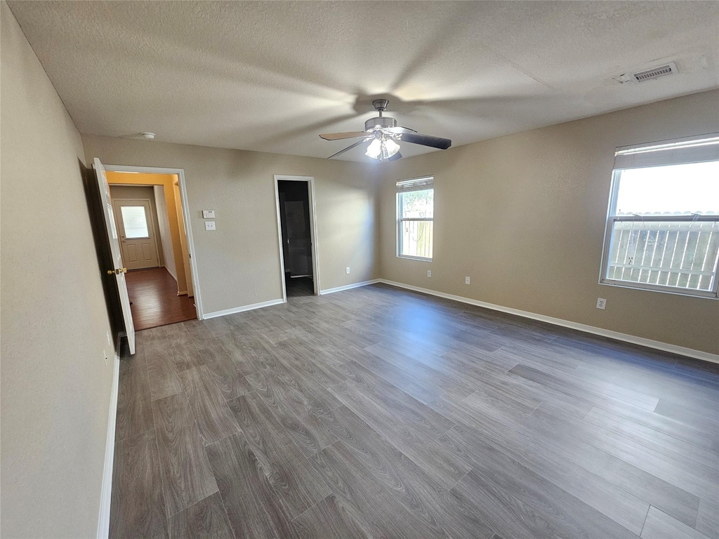 11015 Walkup Way - Photo 10