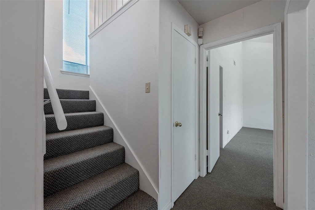 1915 Mustang Springs Drive - Photo 23
